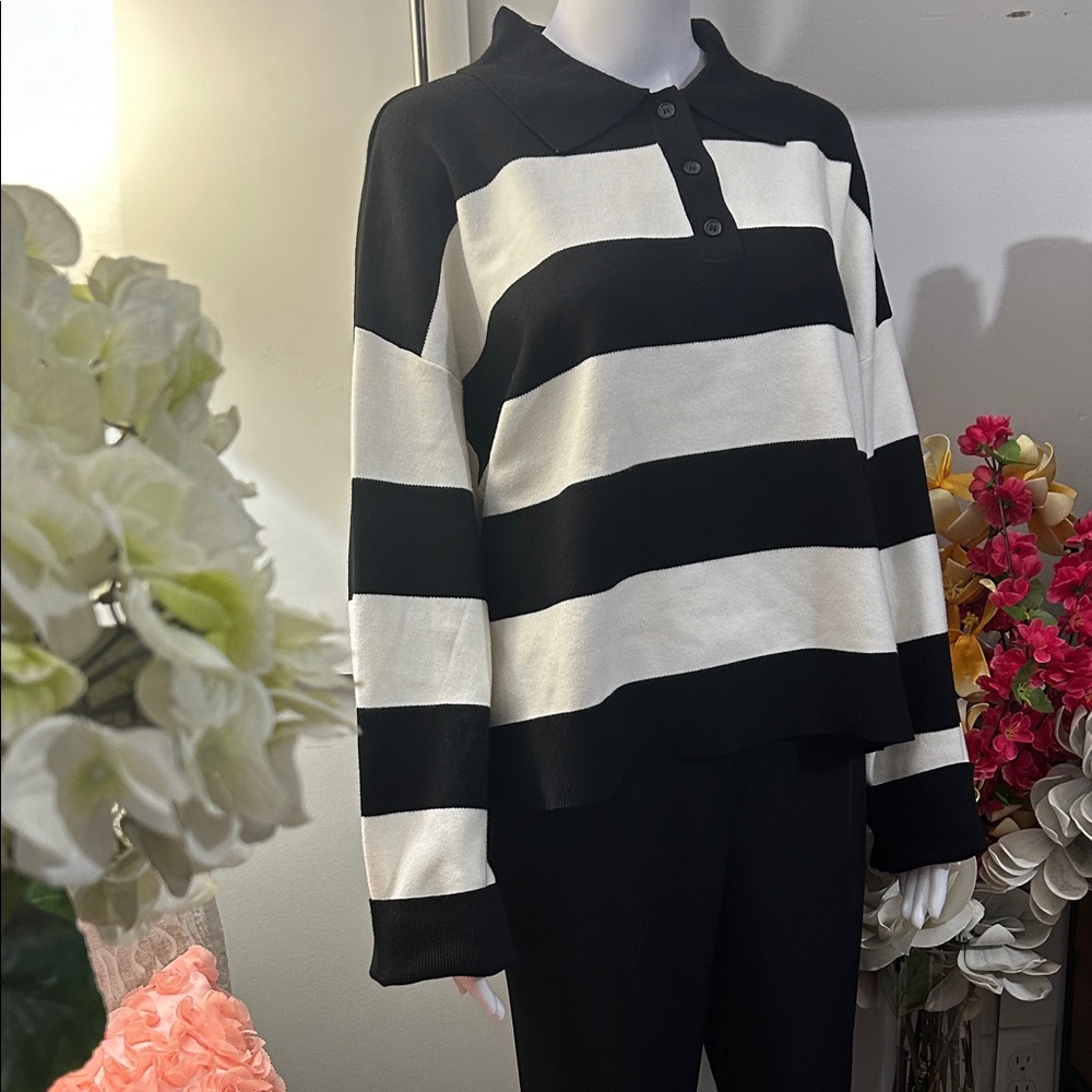 MANGO 🥭 Black and White Striped Crew Neck Sweater.
In size XXL 
NWOT